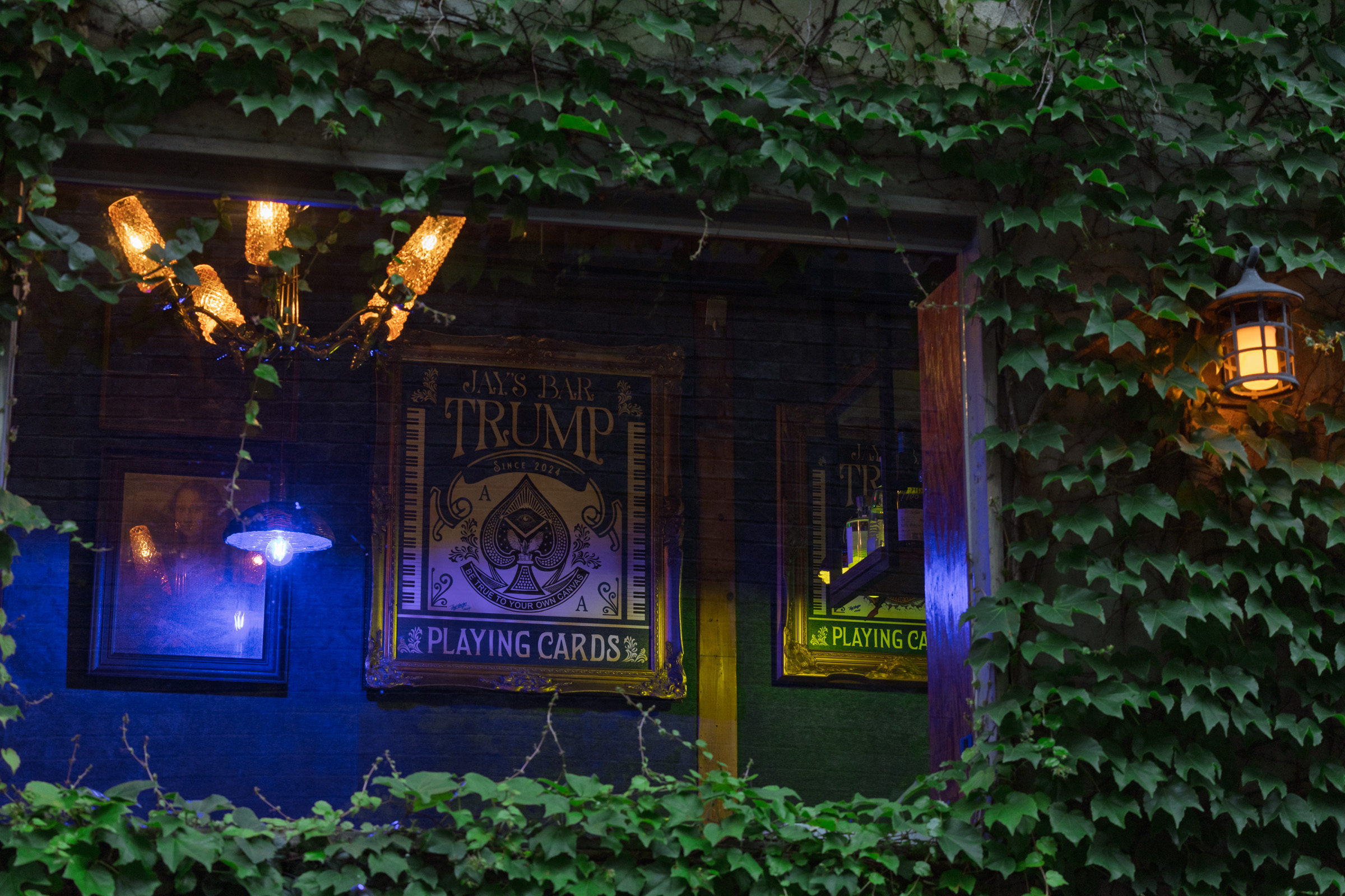 JAY’S BAR TRUMP